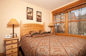 2 bedrooms, iron/ironing board, free WiFi