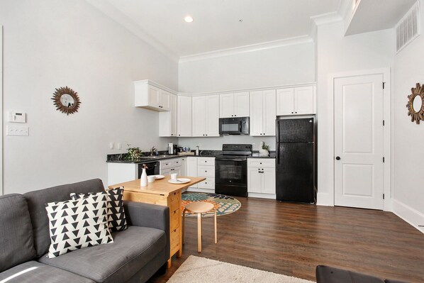 Fridge, microwave, oven, stovetop - - Sunset Point C, Quiet 1 Bedroom, Private Condo - Close to French Quarter (NEW ORLEANS)