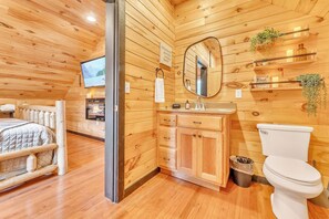 4 habitaciones, tabla de planchar con plancha, wifi y ropa de cama