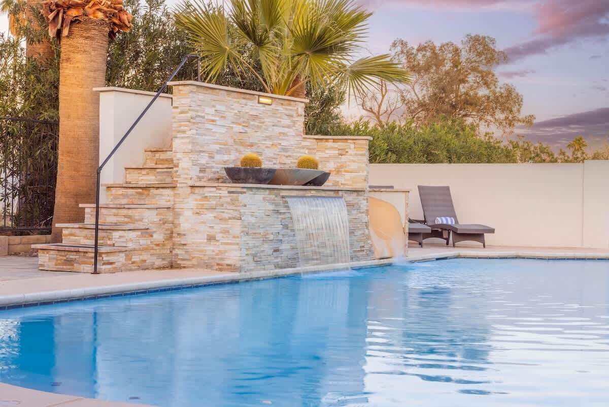 حمام سباحة