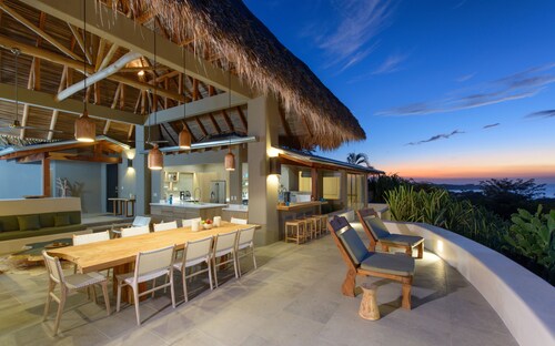 Sunset House - oceanview villa 5-min walk to the beach by Elite Beach Villas