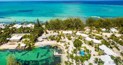 Villa on Bioluminescent Bay, short walk to Rum Point beach, Free Kayaks, 4 bikes