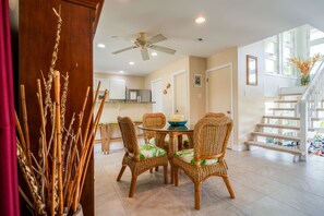 Dining - Villa on Bioluminescent Bay, short walk to Rum Point beach, Free Kayaks, 4 bikes (Rum Point)