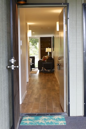 Interior. Turtle Bay | Modern Condo | Kuilima East