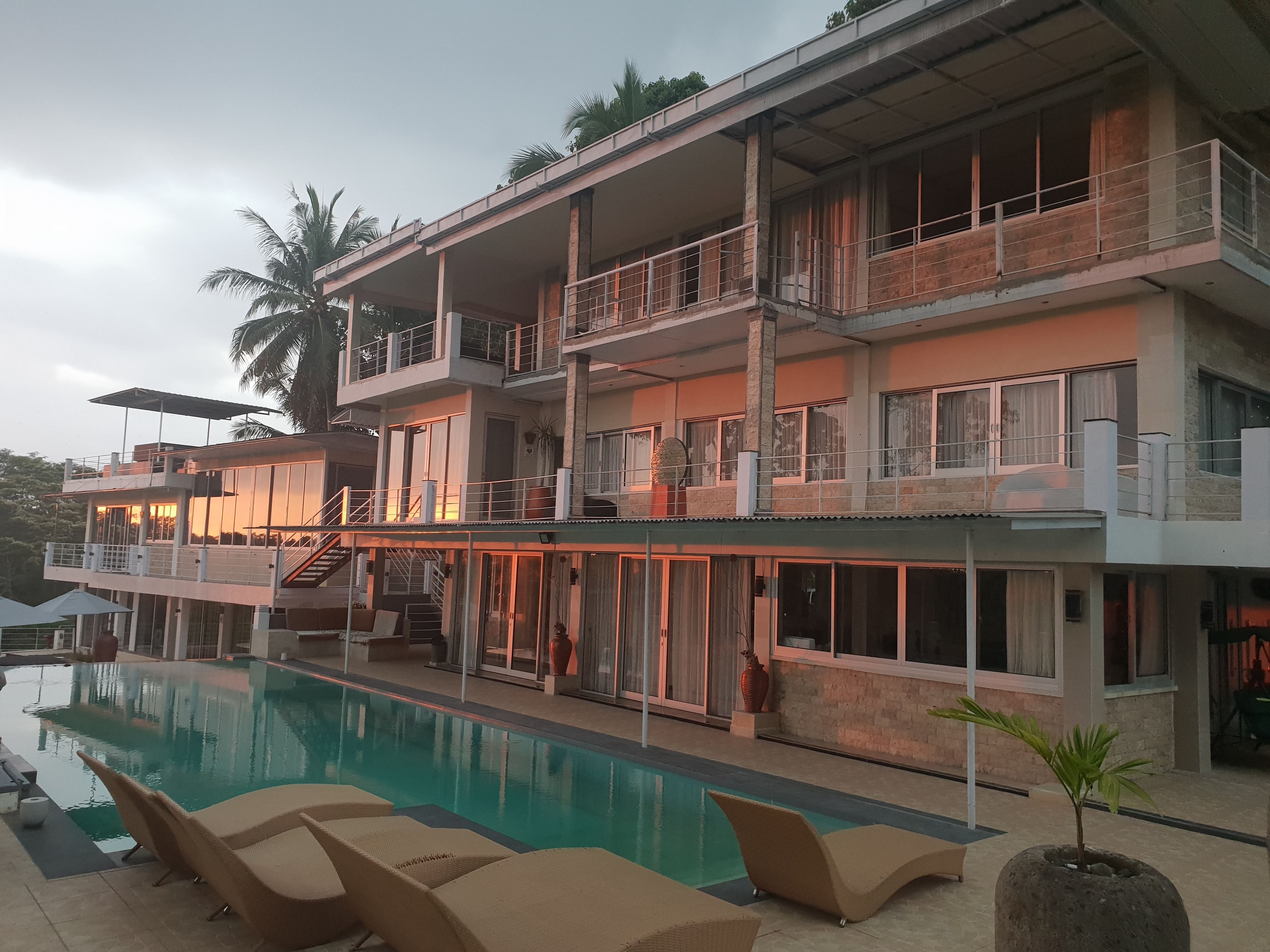 Biệt thự, nhiều phòng ngủ | Kiến trúc tòa nhà