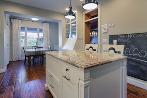 Kitchen Island/Dining Nook