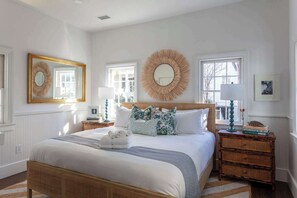 4 bedrooms, desk, iron/ironing board, WiFi