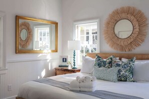 4 bedrooms, desk, iron/ironing board, WiFi