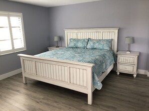 4 slaapkamers, een strijkplank/strijkijzer, reisbedje, gratis wifi