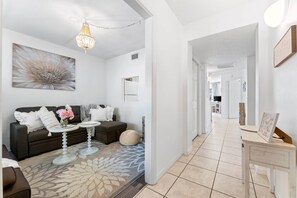 TV - Cozy & Bright... Minutes to Anna Maria Island, IMG & More (Bradenton)