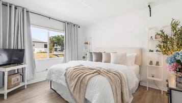 2 bedrooms, desk, iron/ironing board, free WiFi
