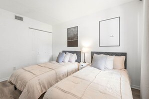 2 bedrooms, desk, iron/ironing board, free WiFi