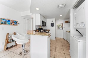 Fridge, microwave, oven, stovetop - Cozy & Bright... Minutes to Anna Maria Island, IMG & More (Bradenton)