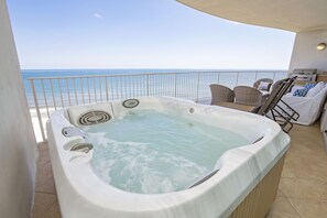 Outdoor spa tub - Better Than The Ritz ~ Welcome basket ~ 1302C (Orange Beach)