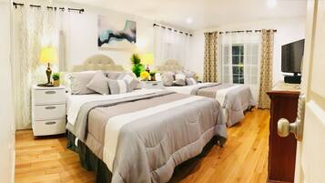 4 chambres, bureau, fer et planche à repasser, lit parapluie