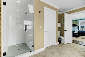 4 habitaciones, tabla de planchar con plancha y wifi gratis