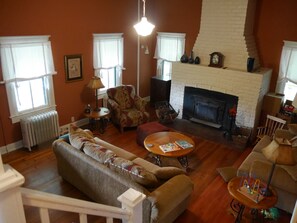 TV, fireplace, DVD player, books