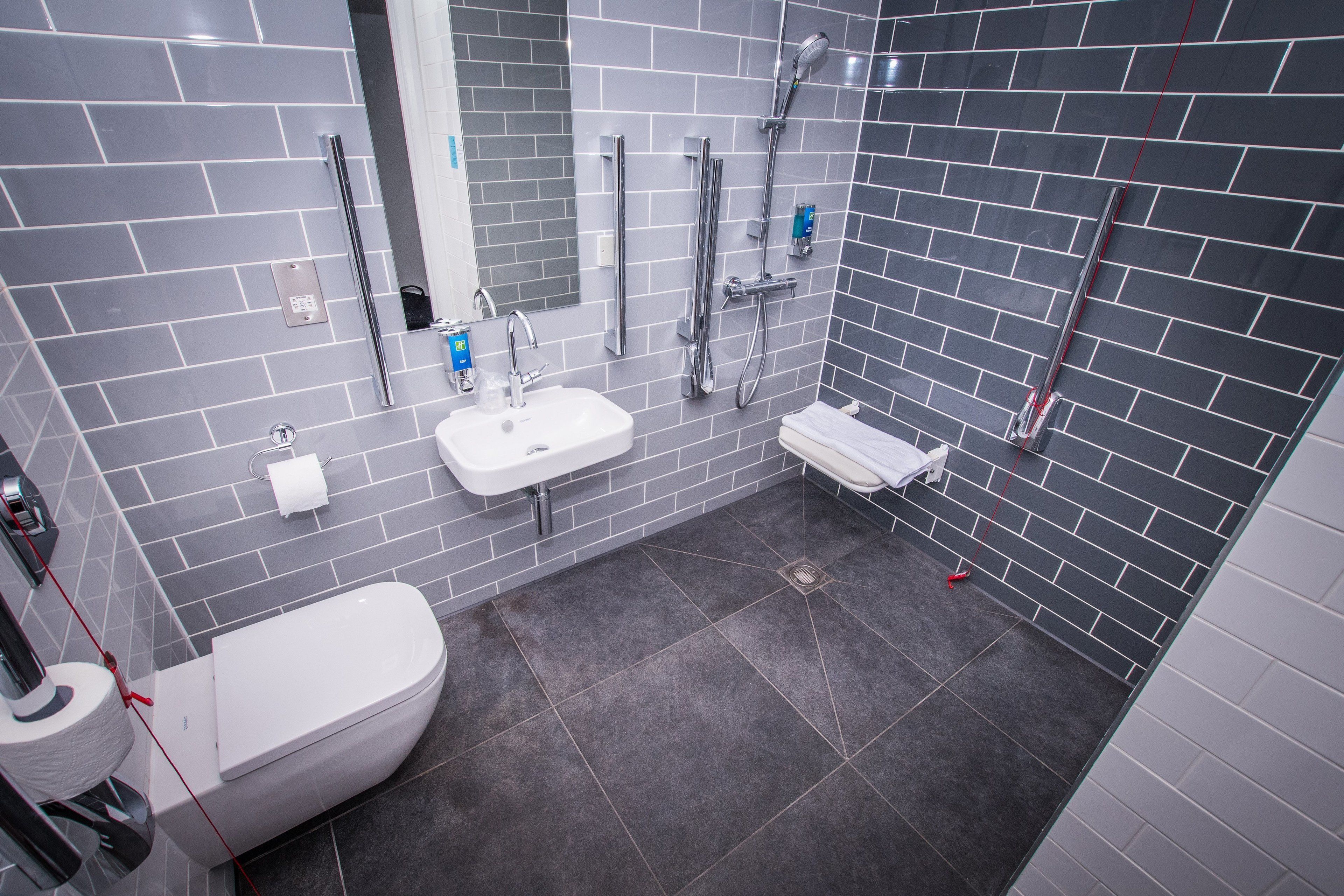 standard room, 1 double bed, accessible (with free hot breakfast) | bathroom | shower, free toiletries, hair dryer, towels