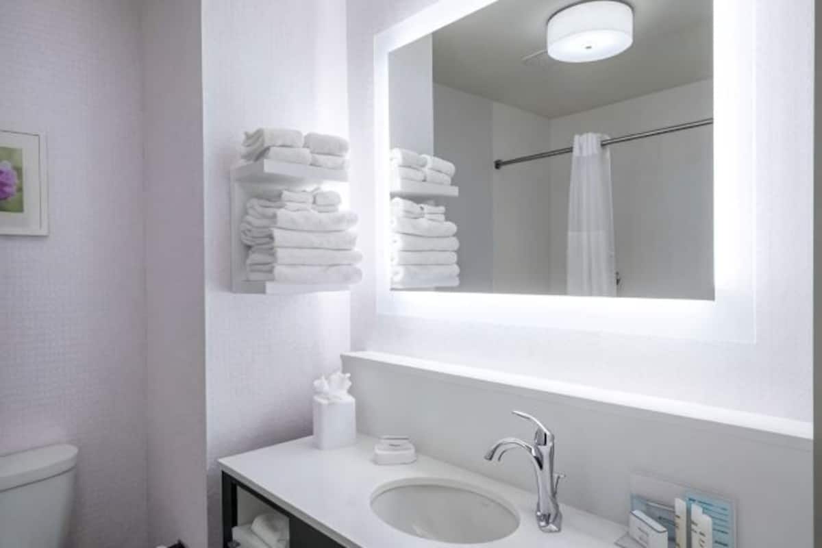 Bathroom | Free toiletries, hair dryer, towels