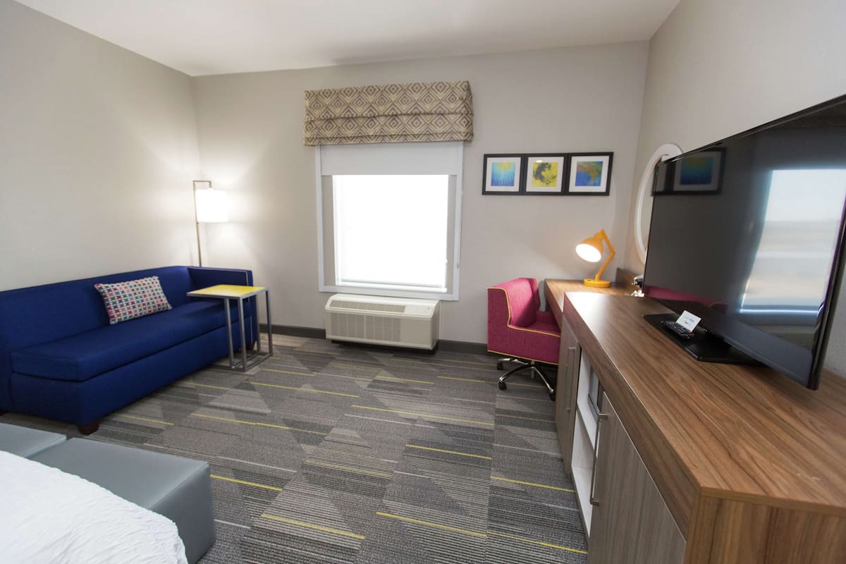 Room, 1 King Bed, Accessible (Hearing) | In-room safe, blackout curtains, cots/infant beds, free WiFi