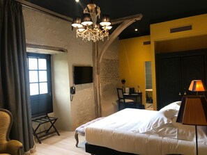 小型套房 | 高档床上用品、特色装修、特色家居、办公桌