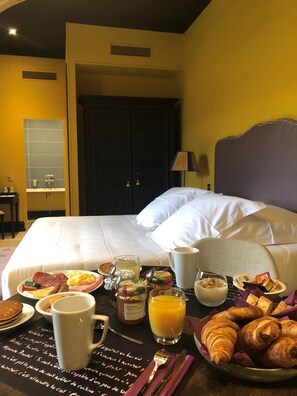 Bữa sáng buffet hàng ngày với phụ phí nhỏ 