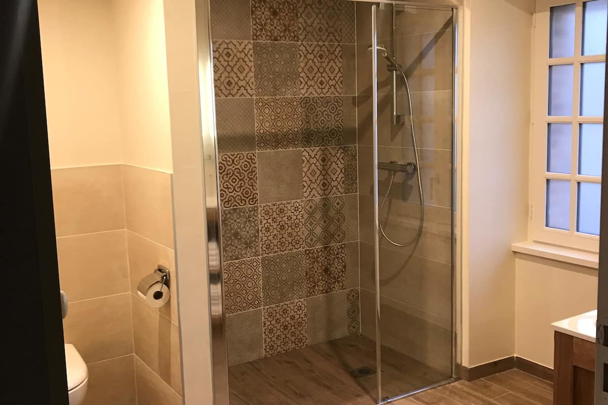 duplex | bathroom | free toiletries, hair dryer, towels