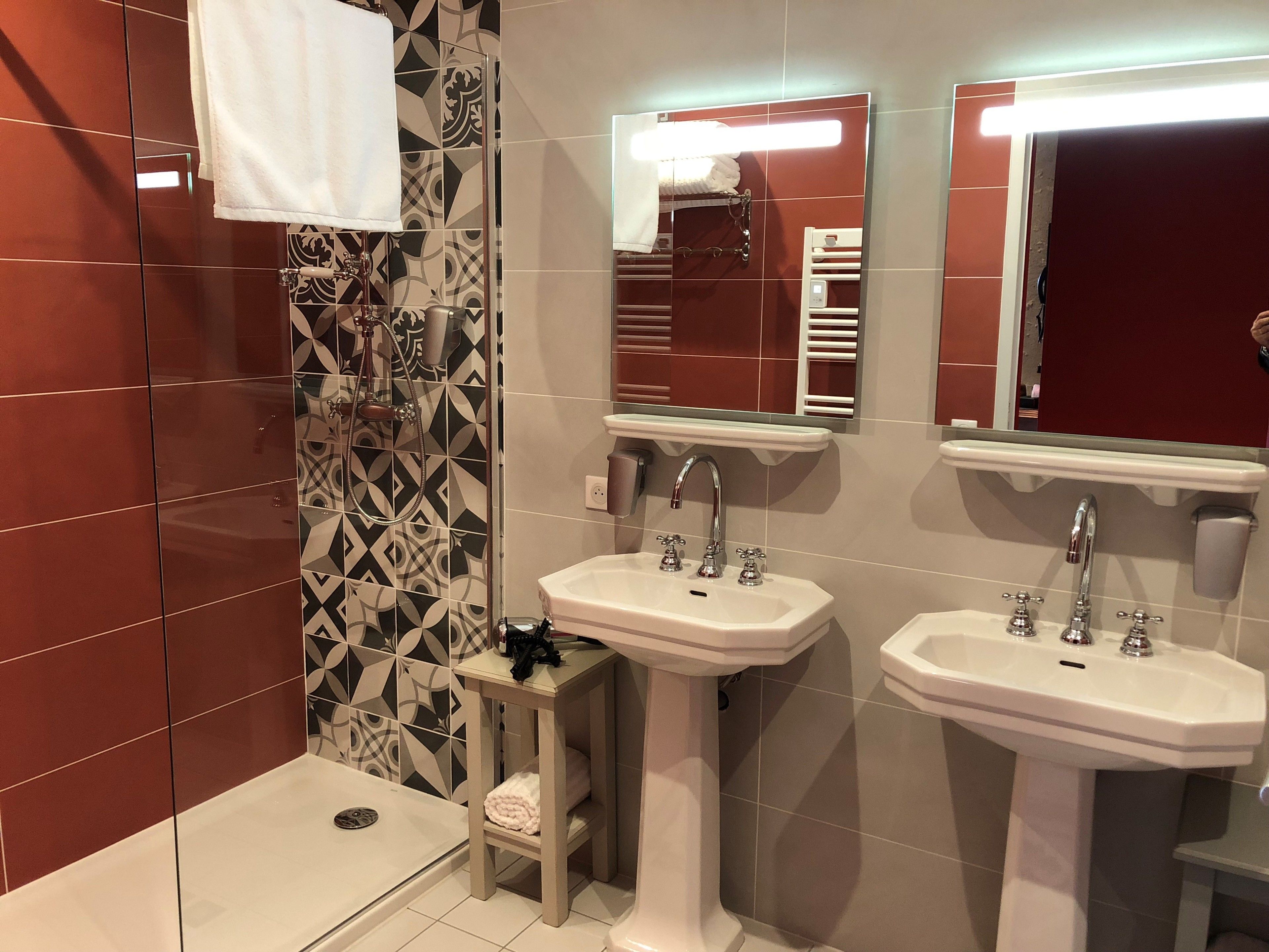 executive suite | bathroom | free toiletries, hair dryer, towels