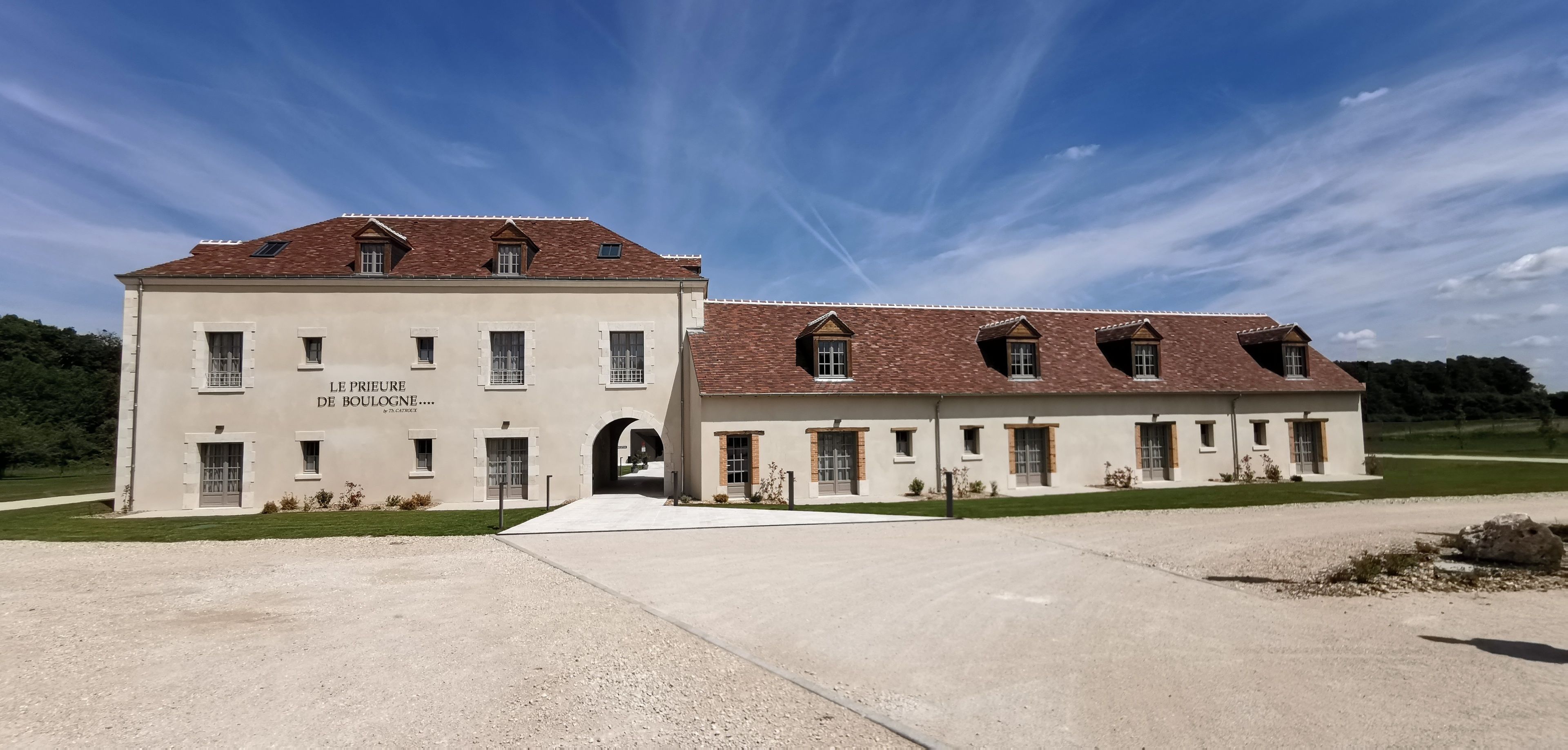 A two-story building with a sign reading "LE PRIEU DE BOULOGNE."