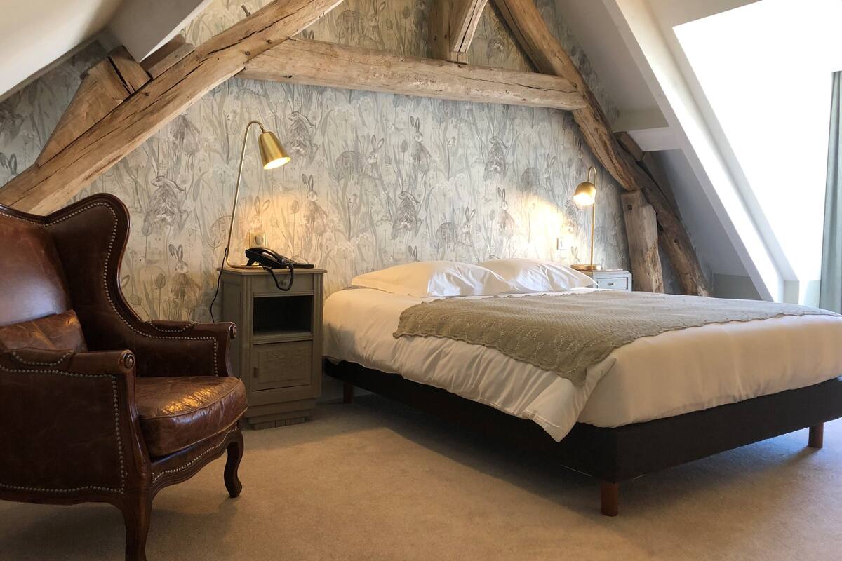 Maisonnette | Luxe beddengoed, een bureau, verduisterende gordijnen