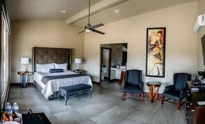 Luxury Room, 1 King Bed, Vineyard View, Villa Napoli | 1 soverom, sengetøy av topp kvalitet og senger med overmadrass