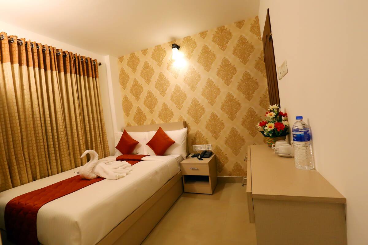 Egyptian cotton sheets, premium bedding, pillowtop beds, in-room safe