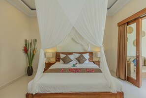 Villa, 2 chambres, piscine privée | 2 chambres, coffres-forts dans les chambres, bureau