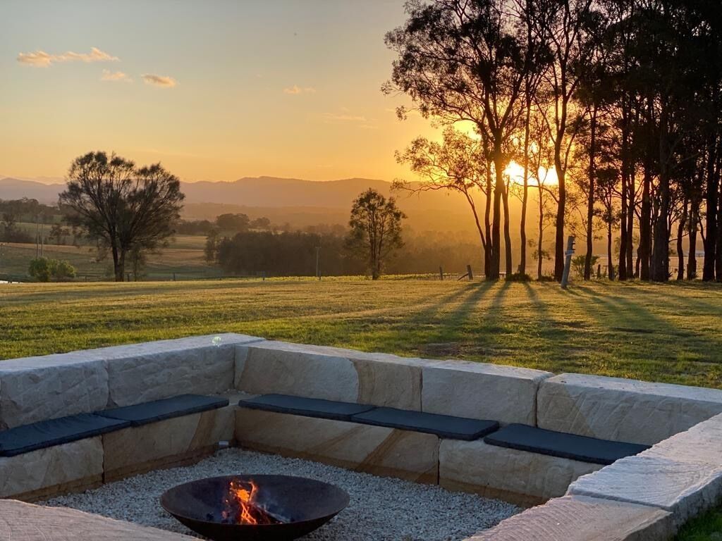 2 عدّة غرف نوم وأغطية فراش متميزة وألحفة محشوة بالريش وميني بار