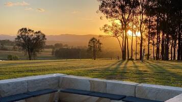 Wattle Spa Retreat | 2 bedrooms, premium bedding, down comforters, minibar