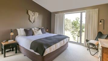 Vineyard Retreat | 2 bedrooms, premium bedding, down comforters, minibar