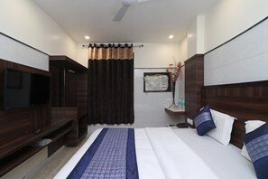 Tabla de planchar con plancha, wifi gratis y ropa de cama 