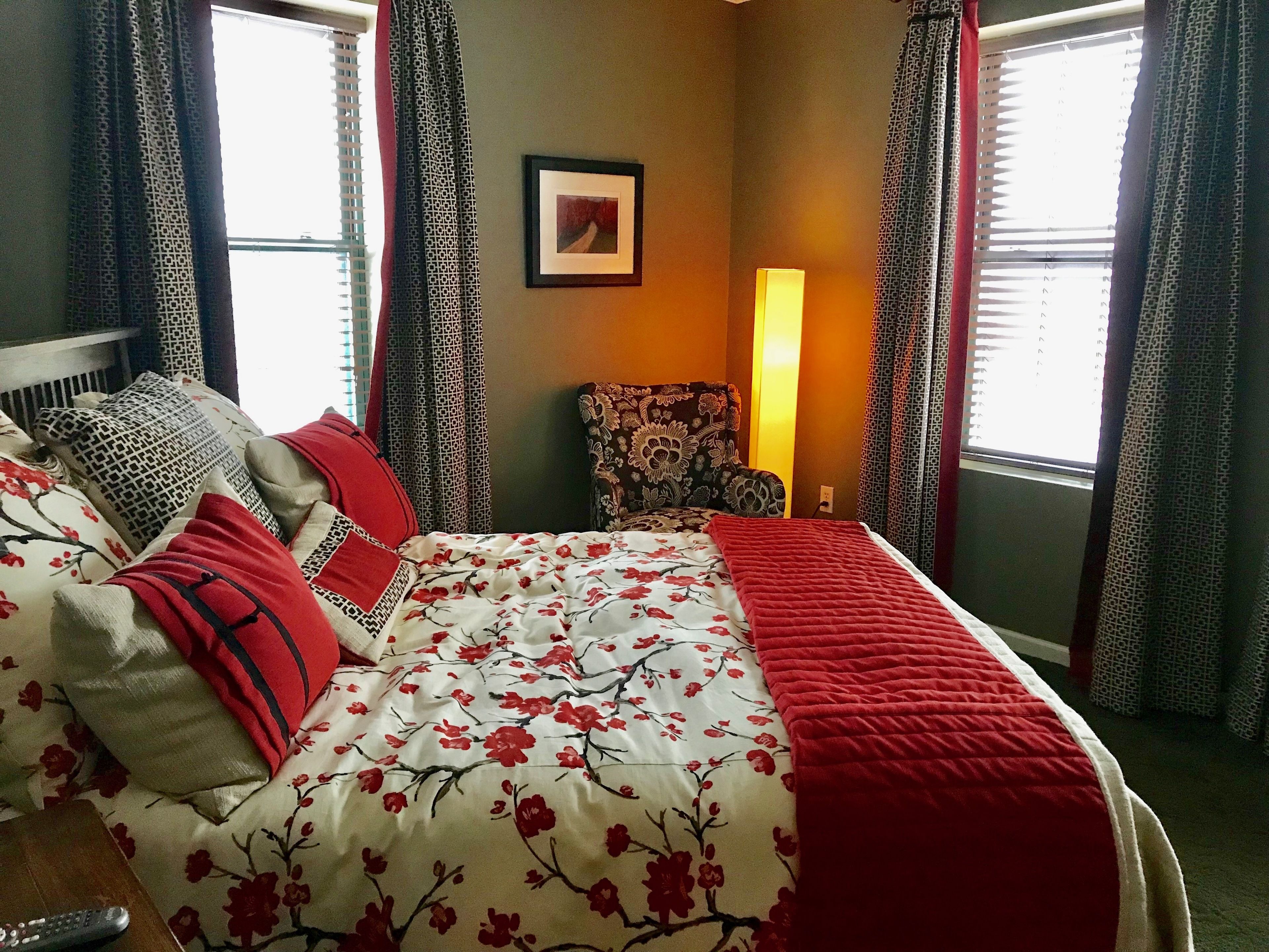 Standard Single Room, 1 Queen Bed | Pillowtop beds, individually decorated, individually furnished