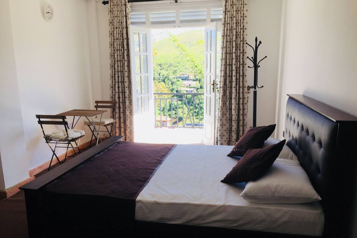 Egyptian cotton sheets, premium bedding, pillow-top beds