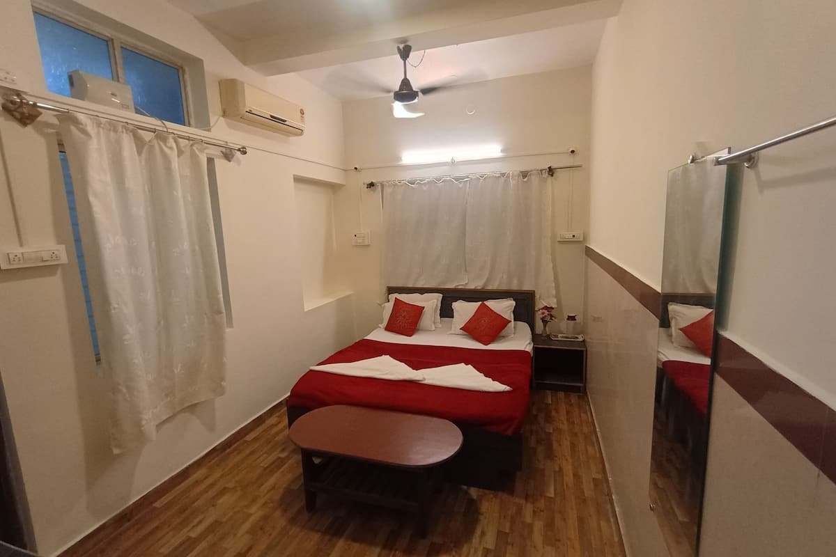 A/C Family Double Room | 1 bedroom, bed sheets