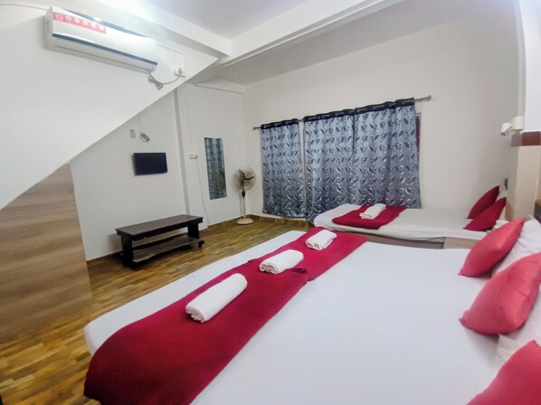 Quad Room AC | 1 bedroom, bed sheets - Tourist Lodge (Haliyal)