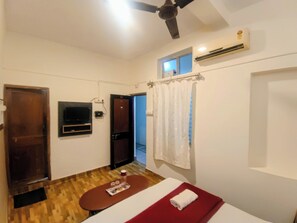Deluxe Double AC | 1 bedroom, bed sheets - Tourist Lodge (Haliyal)