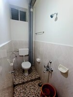 Standard AC | Bathroom | Shower, rainfall showerhead, free toiletries, towels