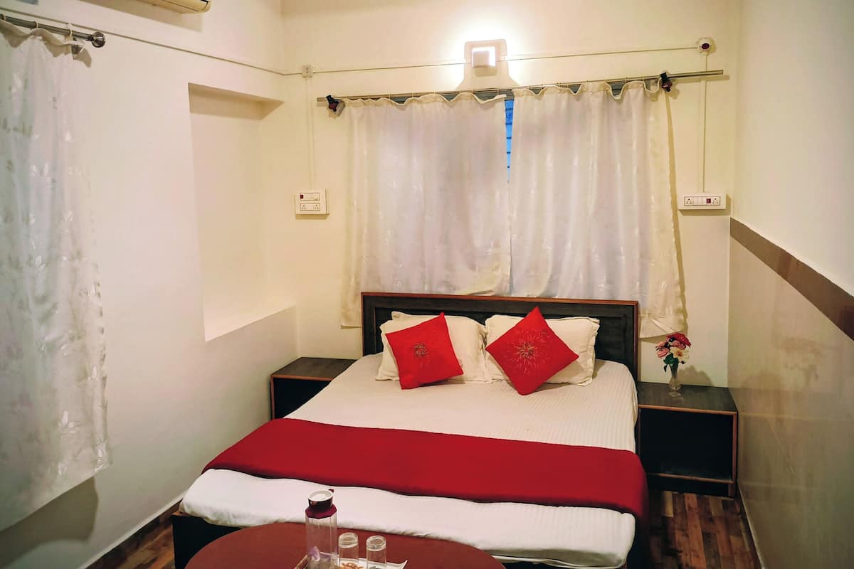 A/C Family Double Room | 1 bedroom, bed sheets