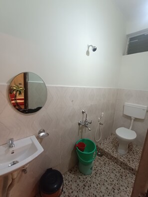 Deluxe Double AC | Bathroom | Shower, rainfall showerhead, free toiletries, towels - Tourist Lodge (Haliyal)