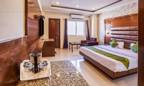 Deluxe-herbergi með tvíbreiðu rúmi | Míníbar, skrifborð, straujárn/strauborð, ókeypis þráðlaus nettenging