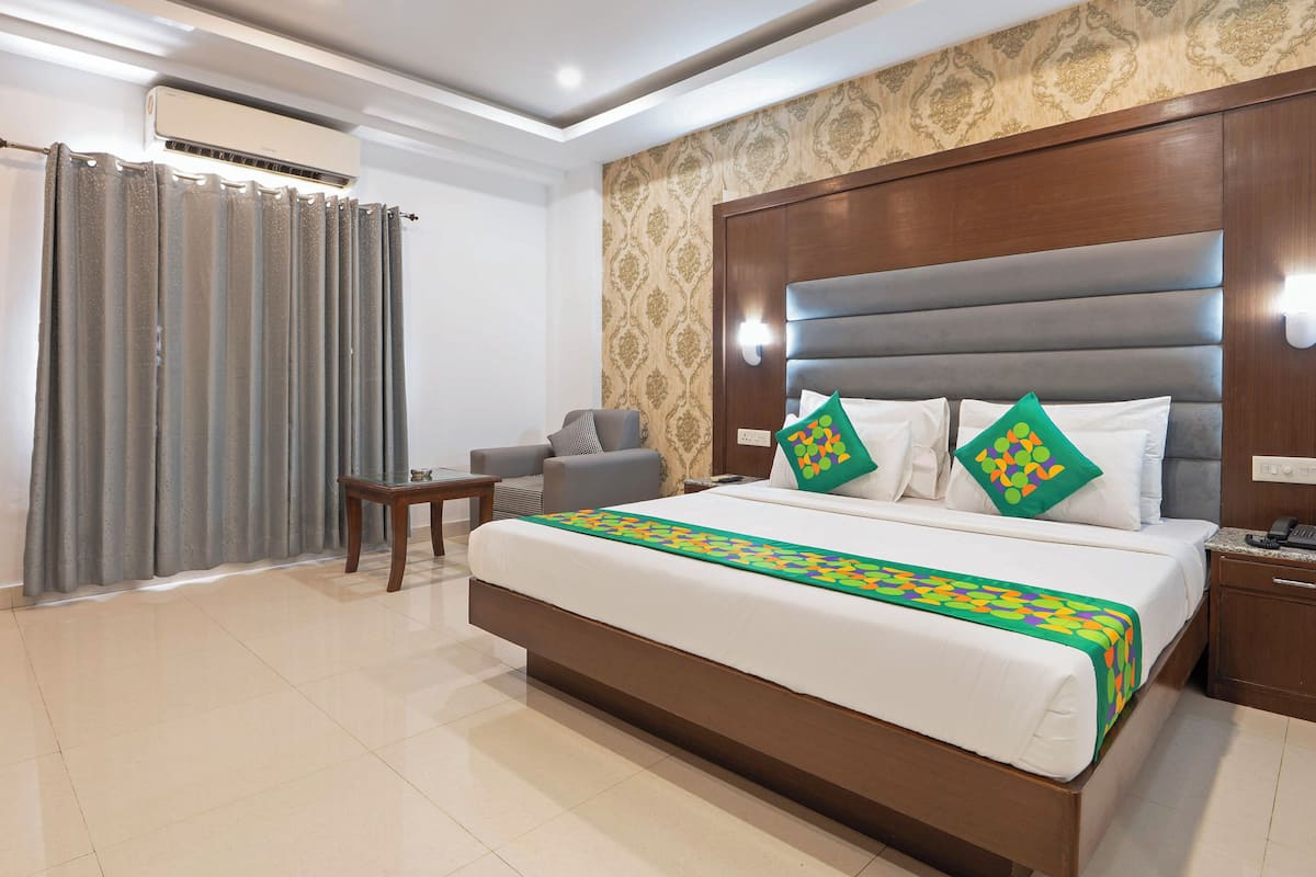 Minibar, desk, iron/ironing board, free WiFi