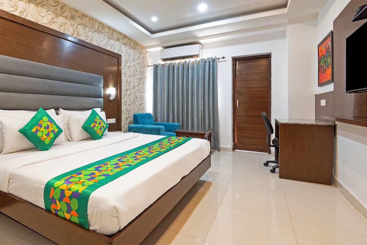 Minibar, desk, iron/ironing board, free WiFi