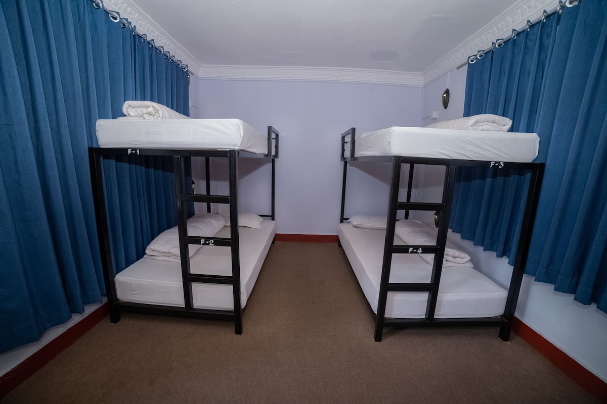 Shared Dormitory, Women only