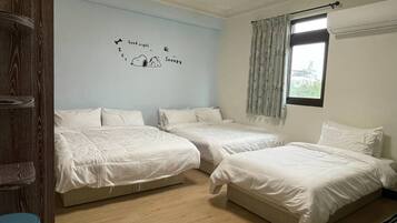Family Room, Multiple Beds, Non Smoking, Ensuite | Down duvets, laptop workspace, blackout curtains, free WiFi